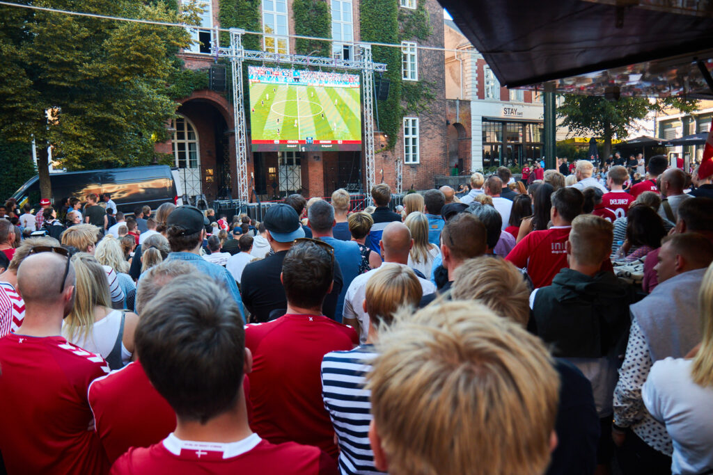 Storskærm til visning af VM i Fodbold 2018 på Akseltorv i Kolding